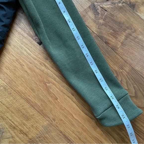 Obermeyer Boys Black and Green Jacket - Medium 8/10 - Picture 11 of 13